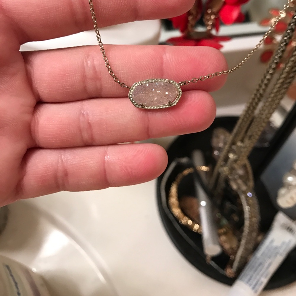 Kendra Scott necklace