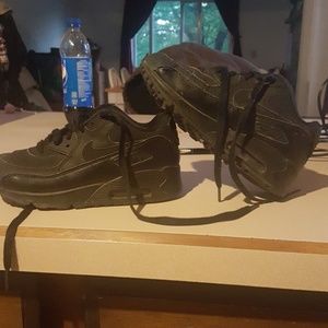 Kids nike air maxs like new