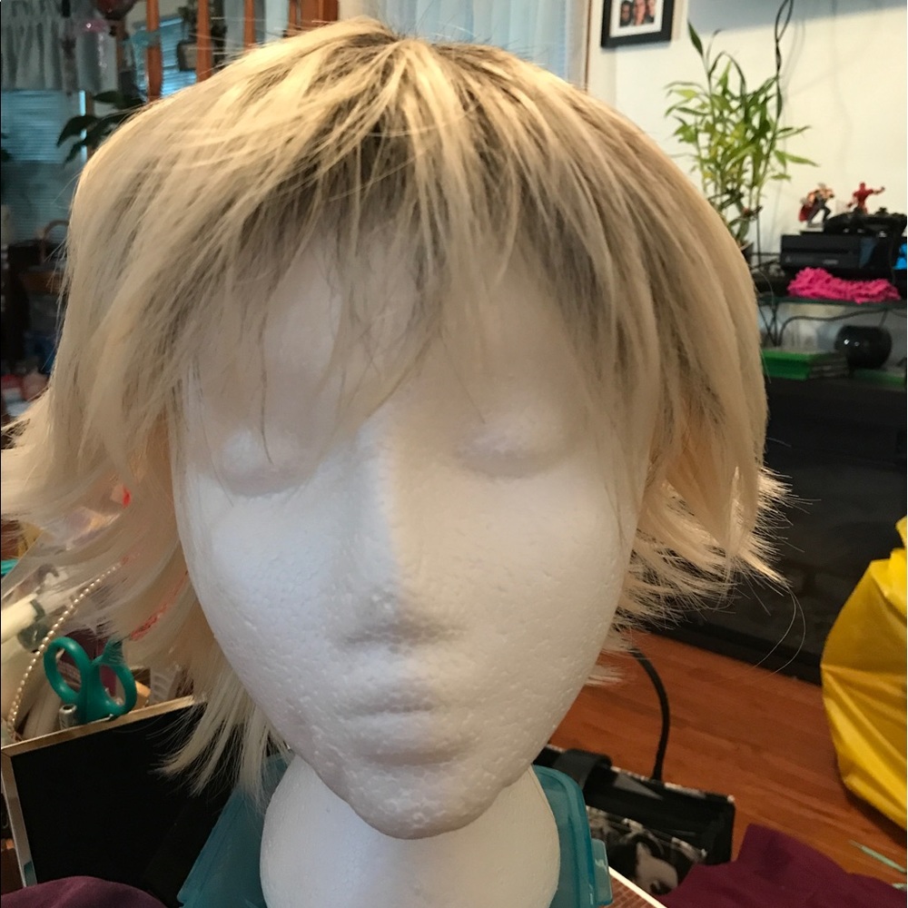 New blonde/brown wig