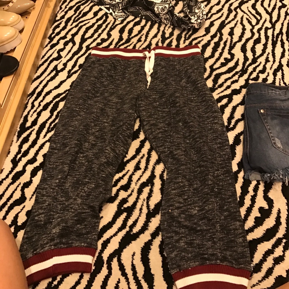 Cropped sweat pants