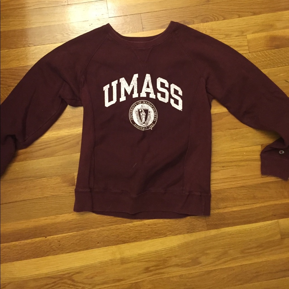 UMASS Amherst sweatshirt