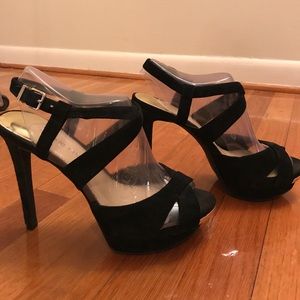 Gianni Bini Black strappy platform sandals