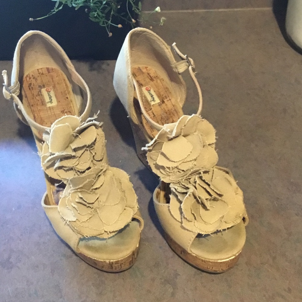 Olsenboye wedge shoes