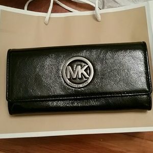 Michael Kors Fulton black flap leather wallet