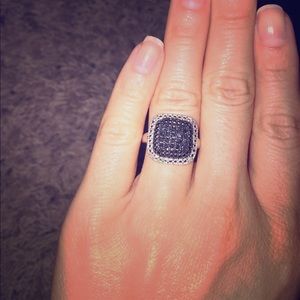 Beautiful black stone ring. Size 6/6.5