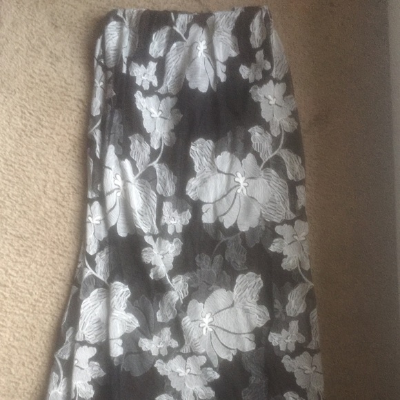 🔥NWT Skirt🔥 - Picture 2 of 3
