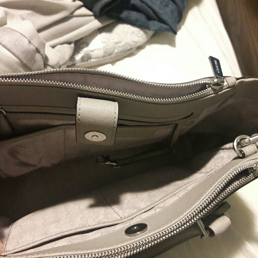 Authentic Michael kors leather satchel - Picture 2 of 2