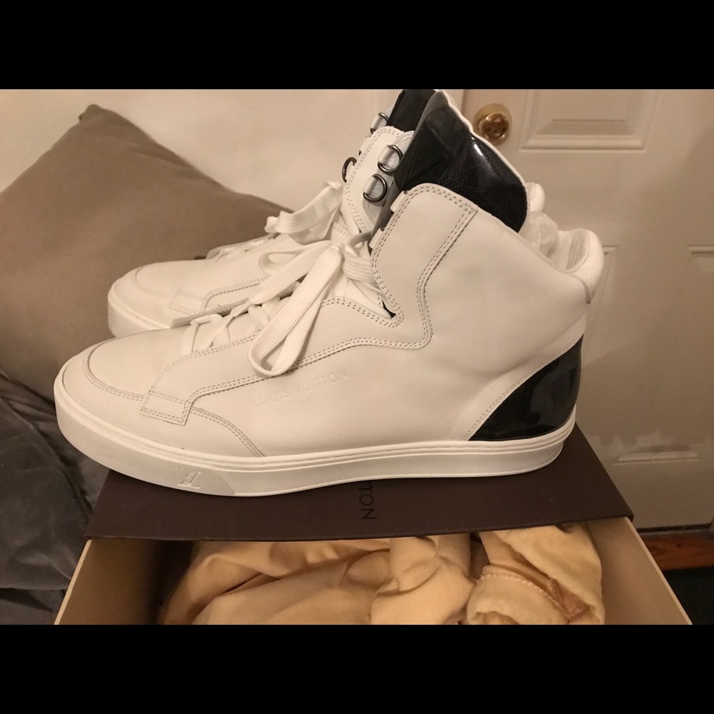 Mens Louis Vuitton hi top sneakers 9.5