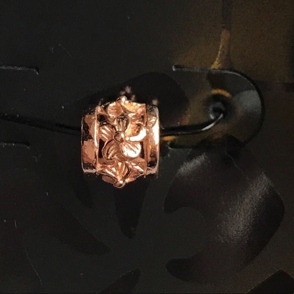 Hawaiian scroll Rose gold charm - Picture 2 of 5