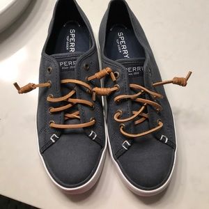 Sperry topsider. New without tags. Size 6. Navy