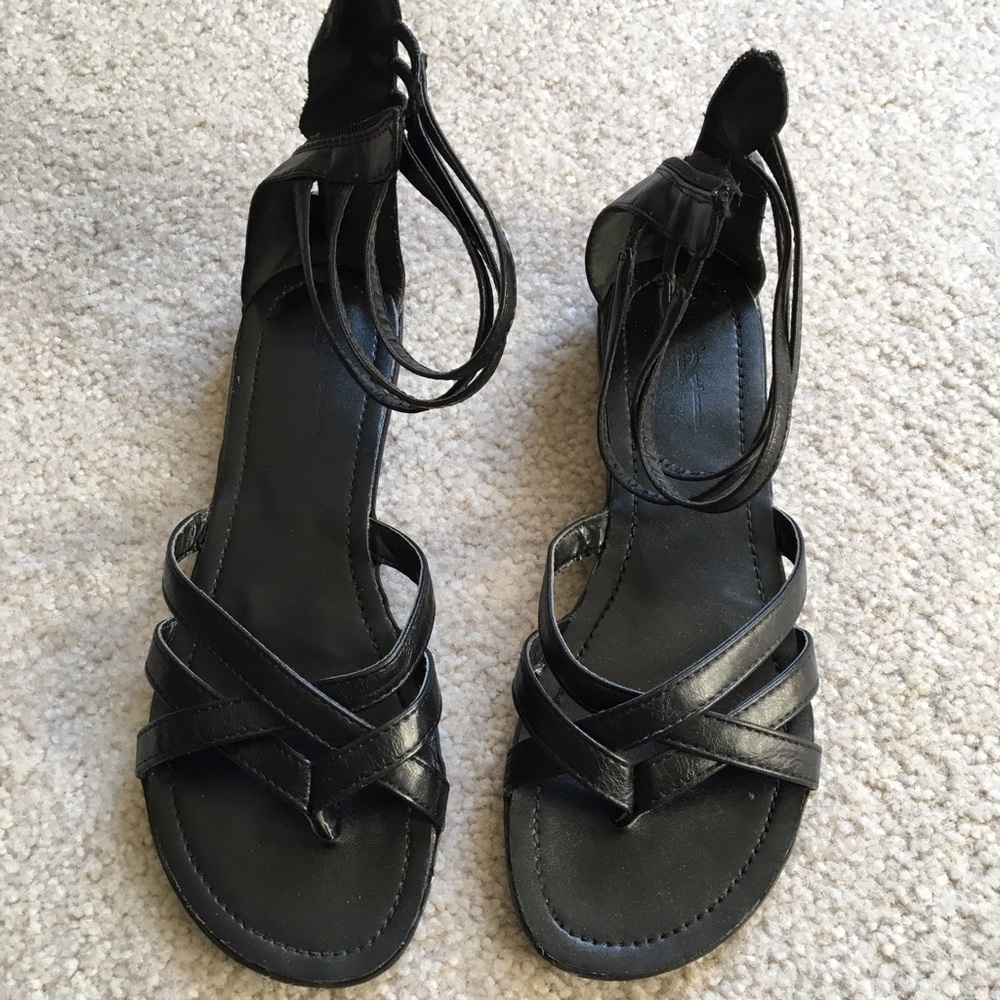 FOREVER 21 // sandals