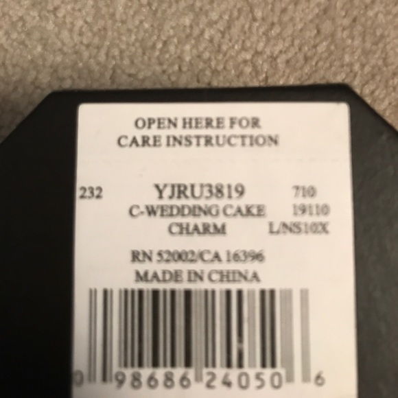 Juicy Couture Gold Wedding Cake Charm - Picture 4 of 4