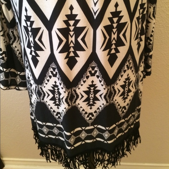Beautiful Chevron/tribal Blouse made by Lily Pad - Picture 3 of 8