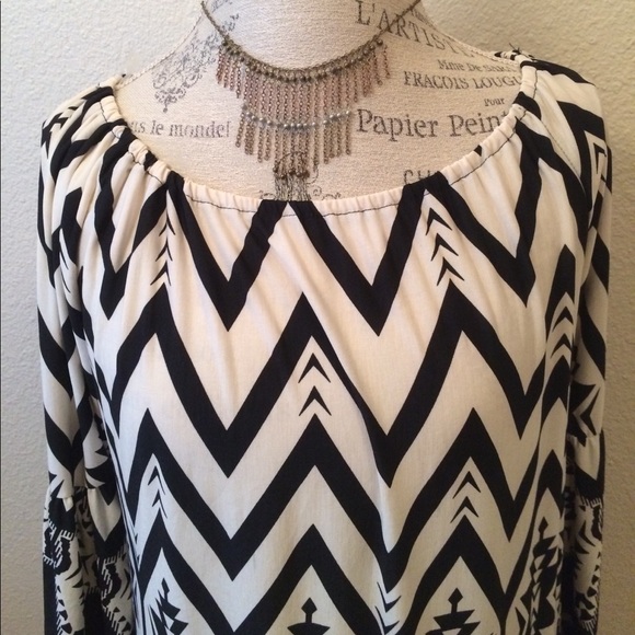 Beautiful Chevron/tribal Blouse made by Lily Pad - Picture 4 of 8
