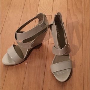 Aldo nude (bone color) Wedges