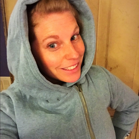 Asymmetrical zip hoodie. - Picture 4 of 4