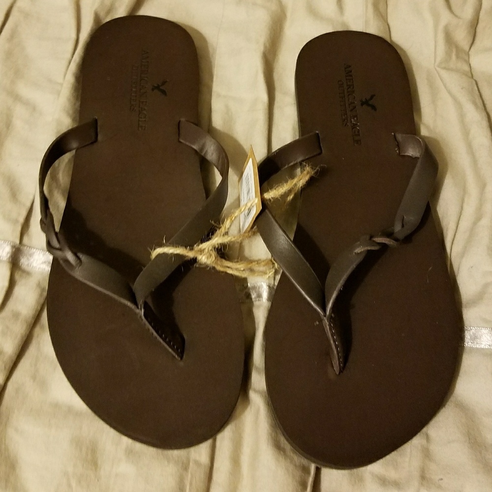 American Eagle flip flops