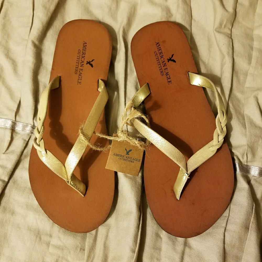American Eagle flip flops
