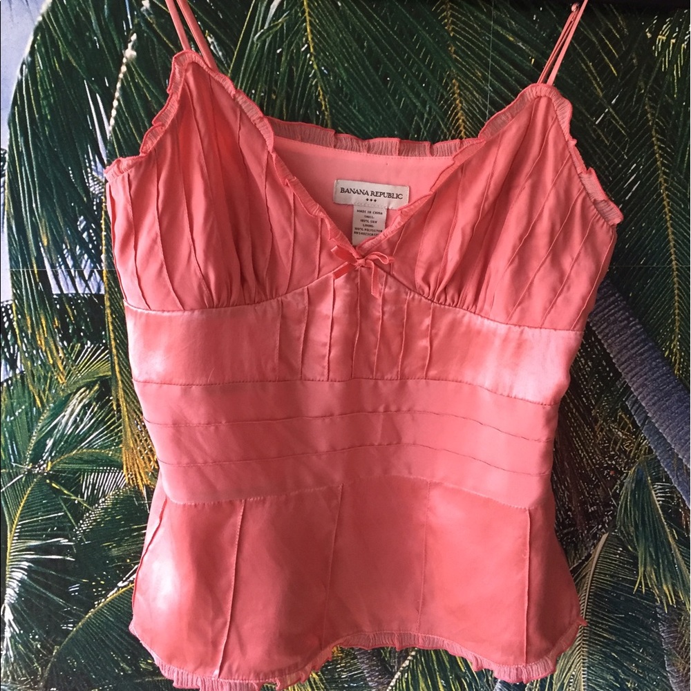 🛍🌺Banana Republic🛍💕Must have tank top!!
