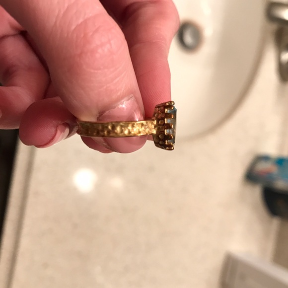 Aquamarine and Gold Oval Ring - Picture 3 of 3