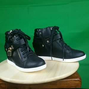 Black Golden Lock wedges