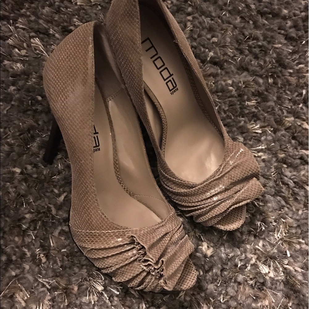 Super cute heels!