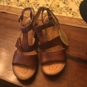 Born sandals