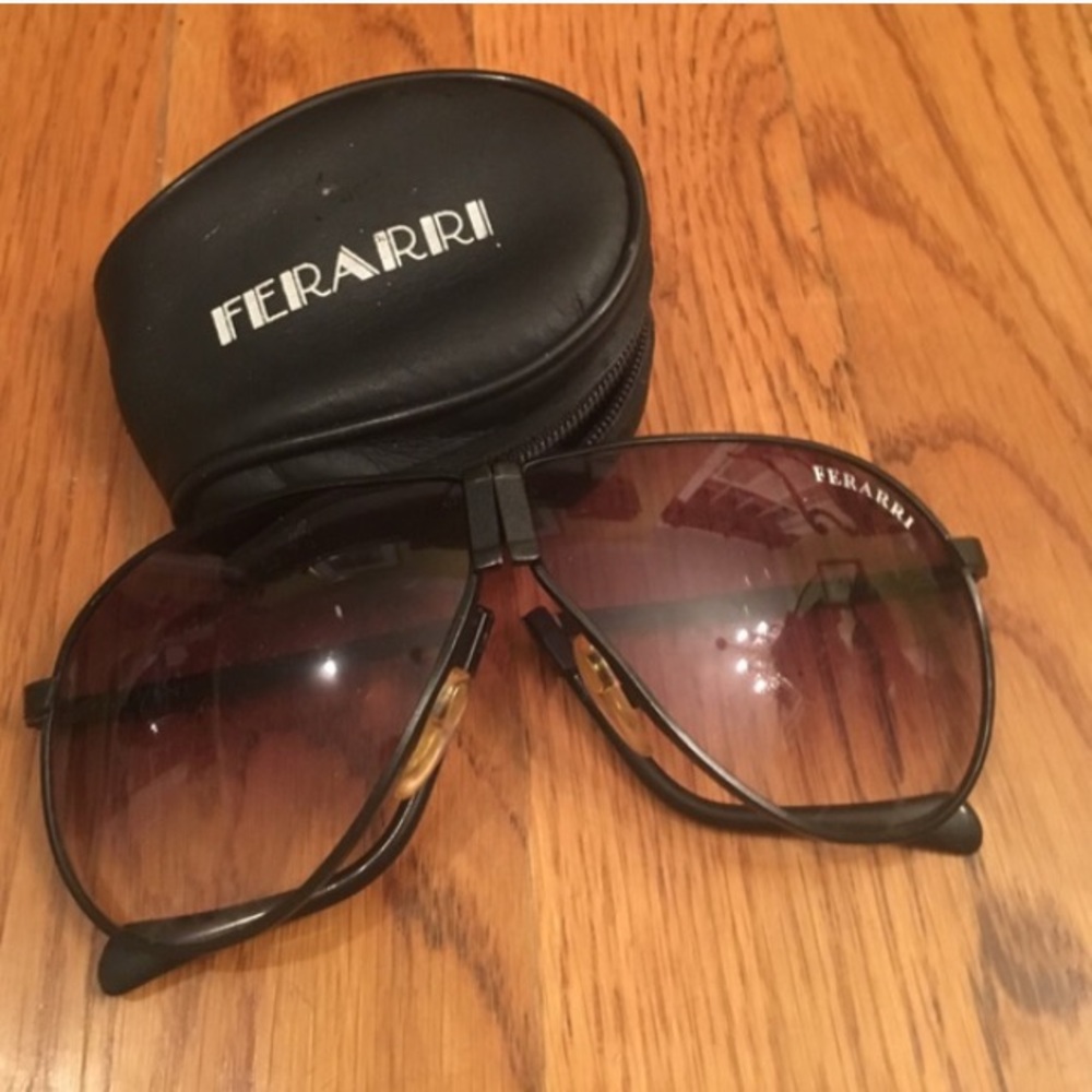 TRADE With @momto2beauties,2bags,1 Shoes,1Sunglass