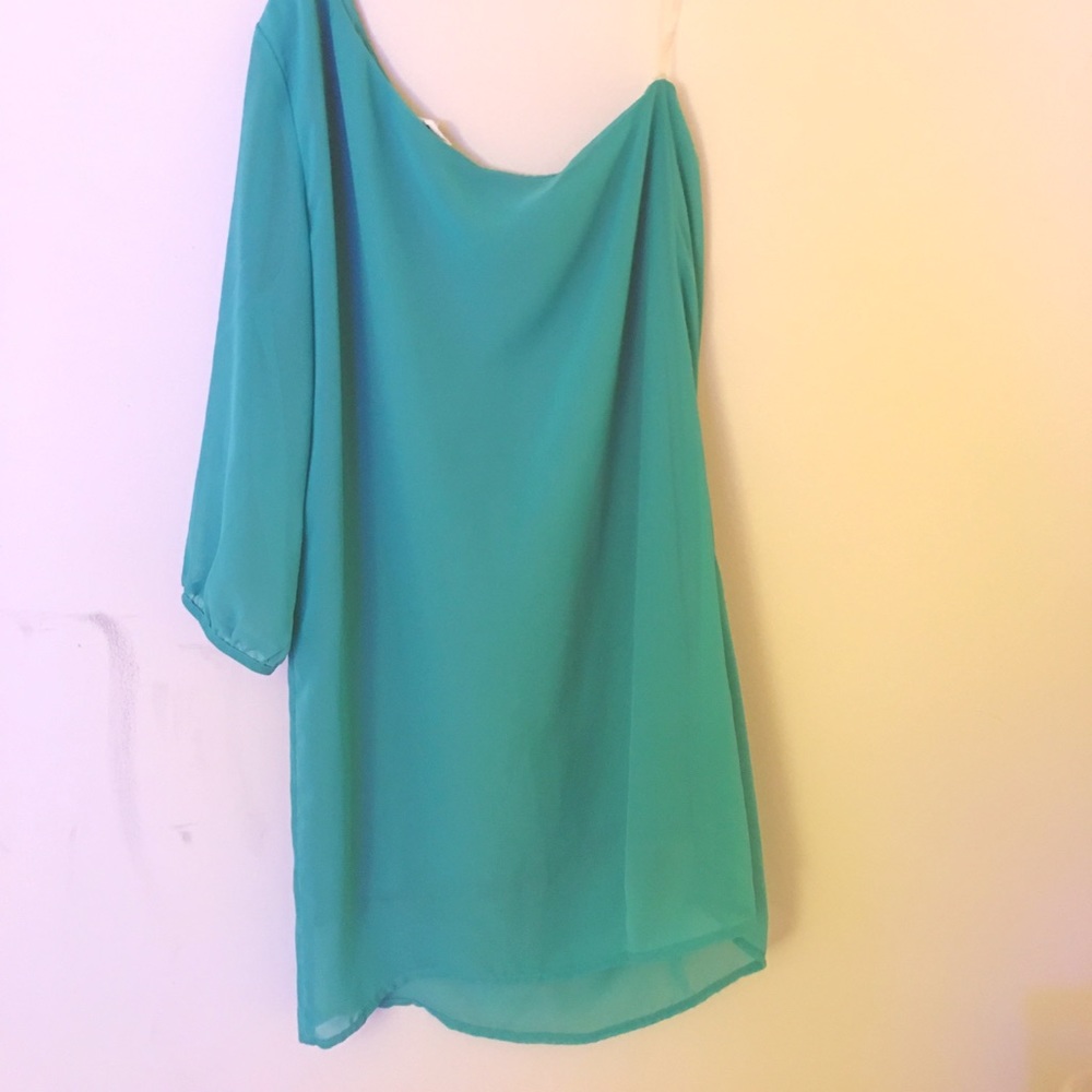 One sleeve dress