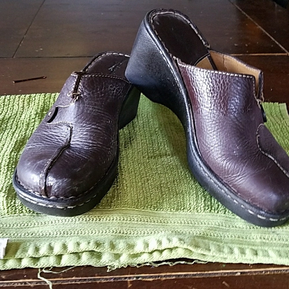 Browns Landing size 6m wedge clogs  brown leather