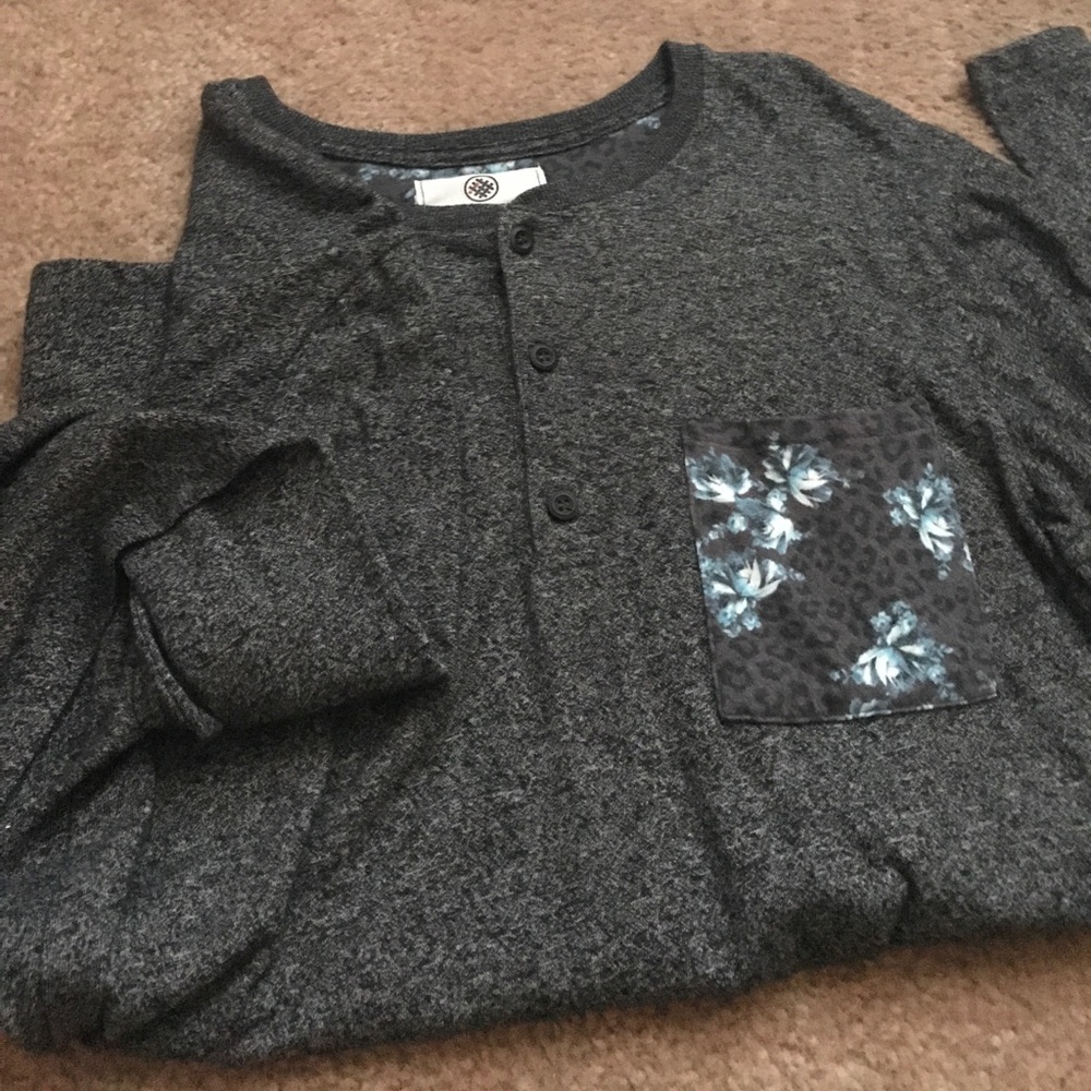 Long sleeve 3 button tee