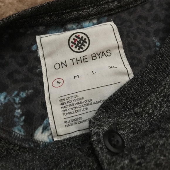 Long sleeve 3 button tee - Picture 2 of 2