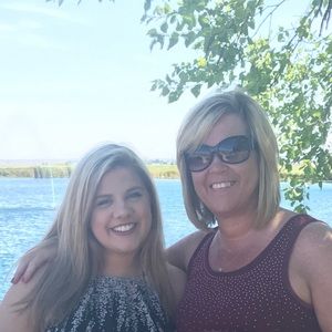 Meet your Posher, Dee