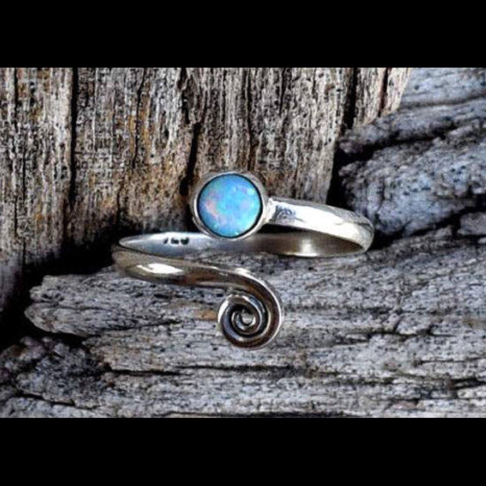 Moon stone toe ring