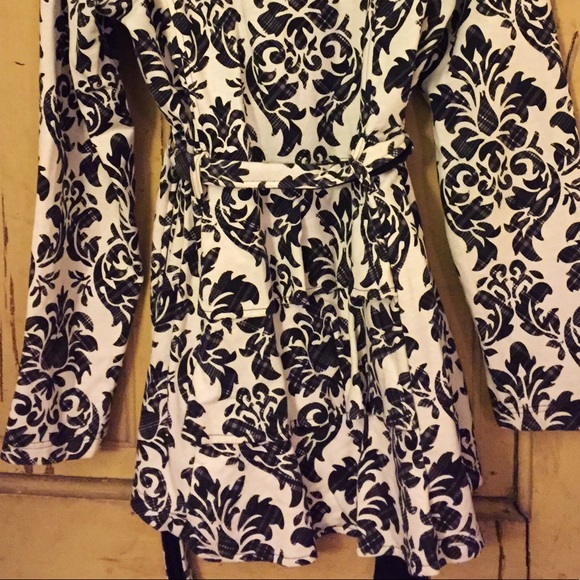 Cute sweatshirt jacket! - Picture 2 of 3