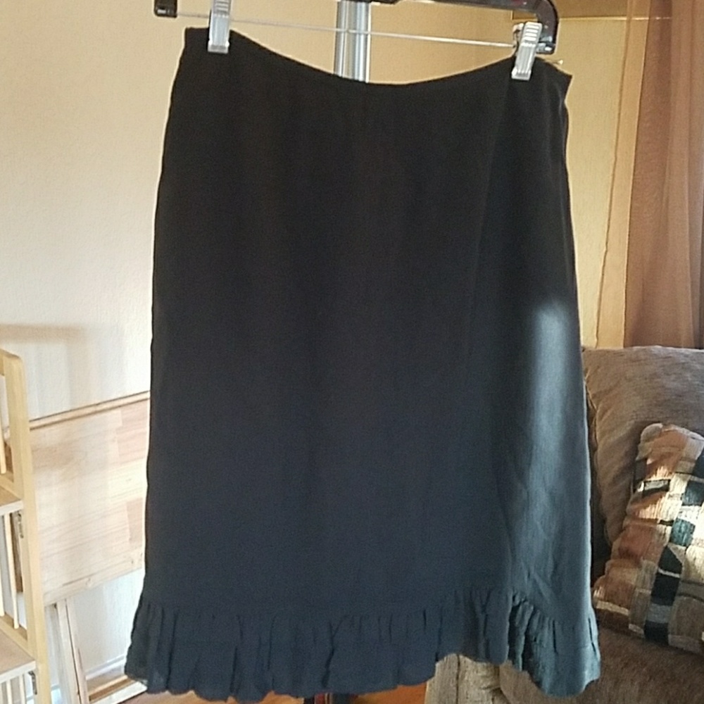 Skirt with ruffled bottom