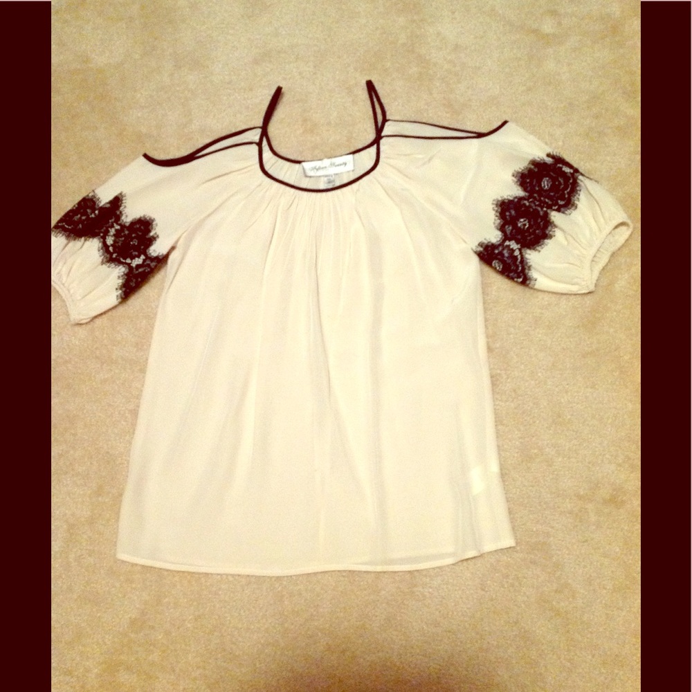 Open shoulders top
