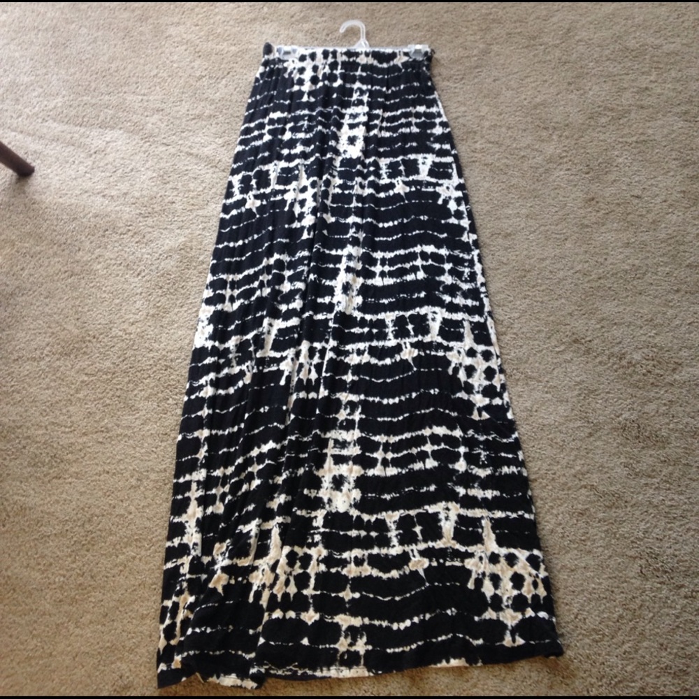 Loveappella Black, Tan and White Maxi Skirt