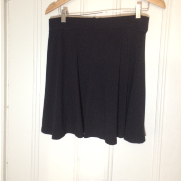 Black skater skirt from H&M - Picture 1 of 3