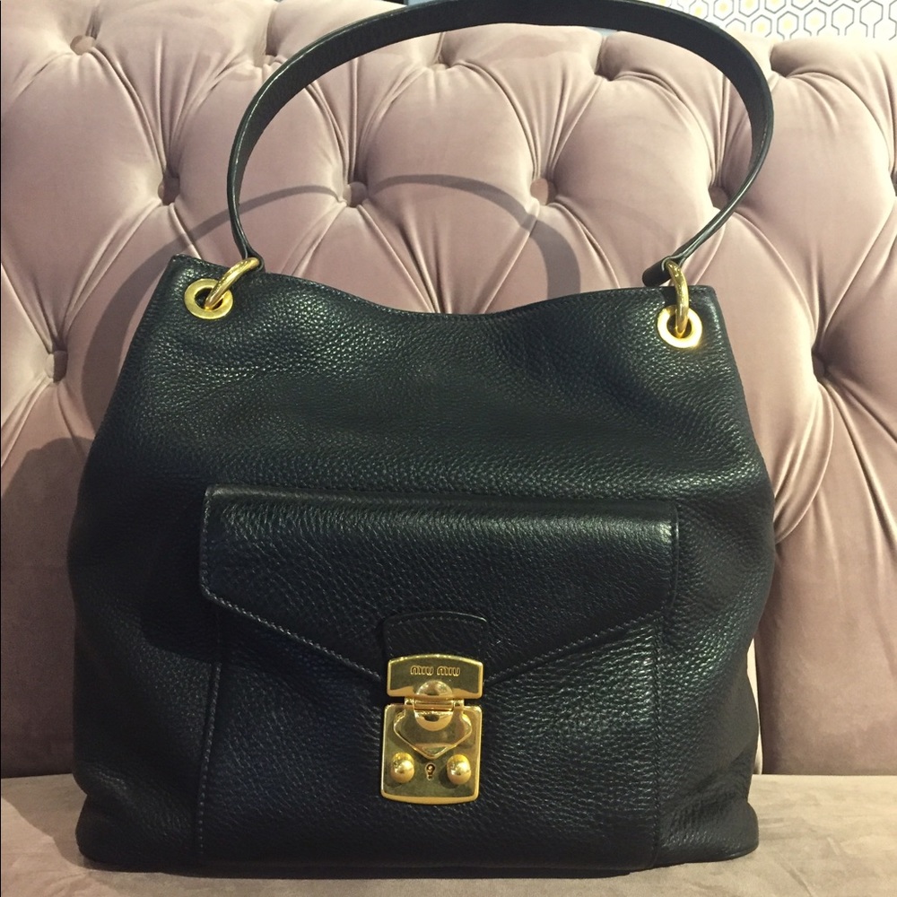 🆕 Gorgeous Miu Miu Shoulder Bag!😍