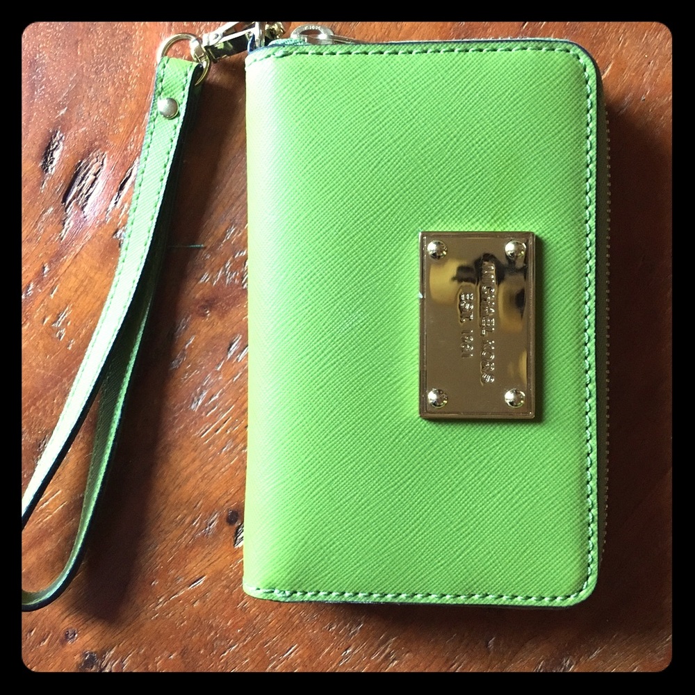 Micheal Kors wristlet