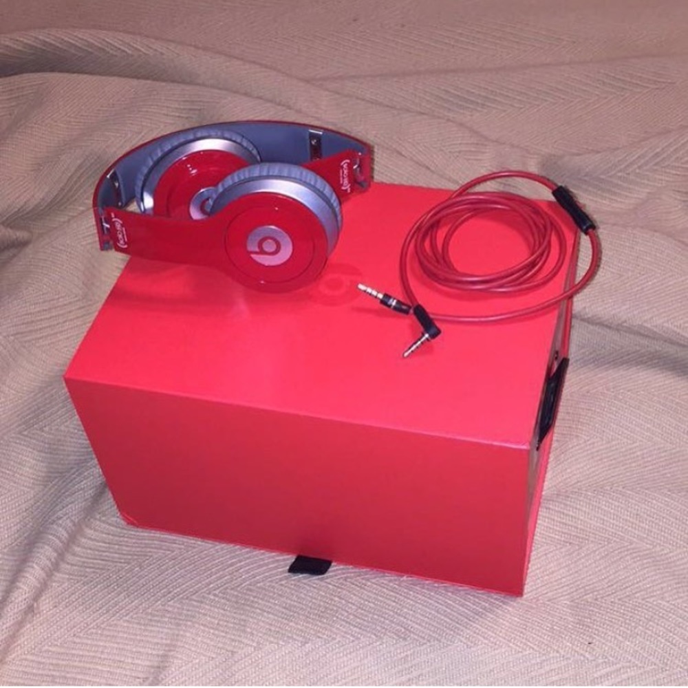Red solo beats special edition