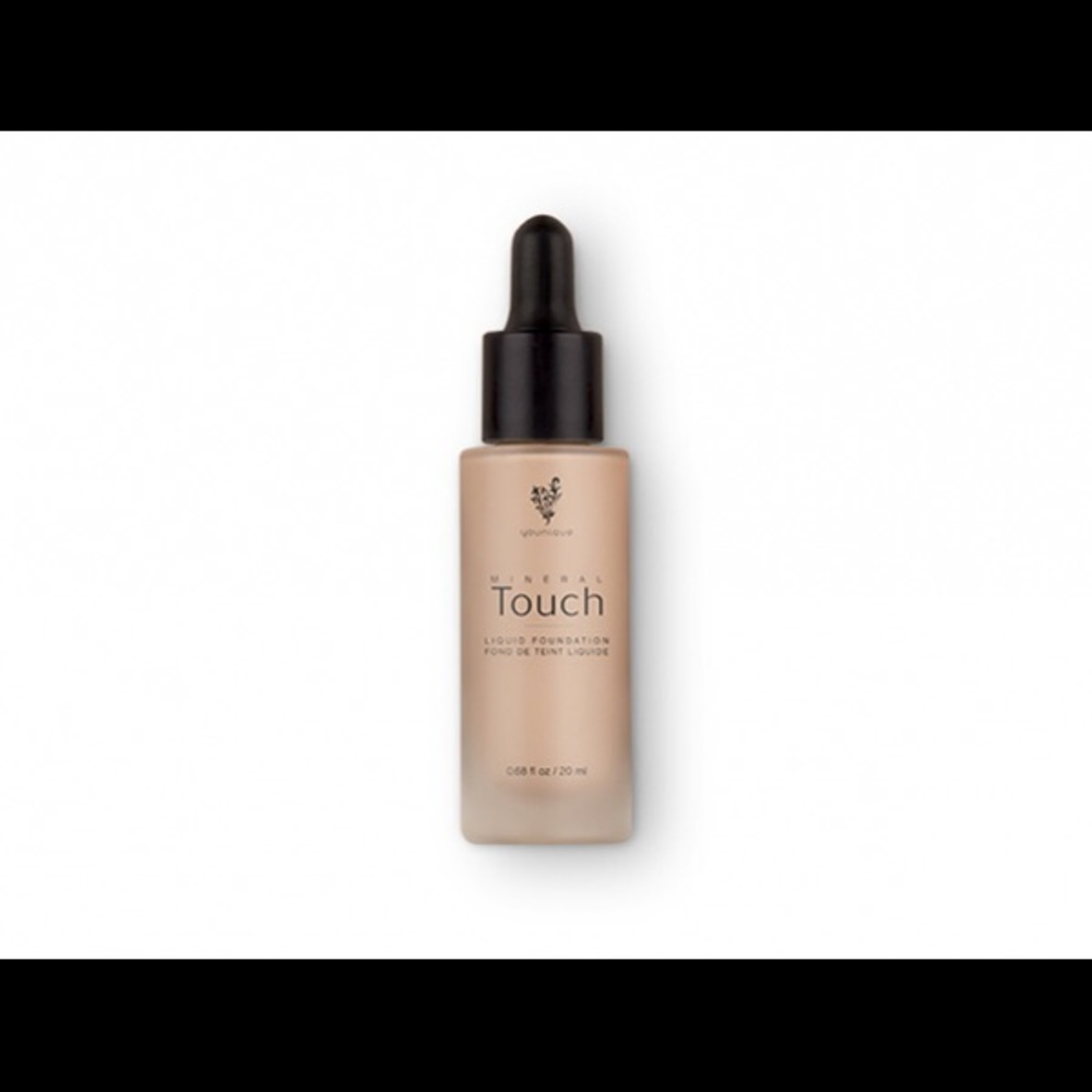 Younique mineral liquid foundation in Organza