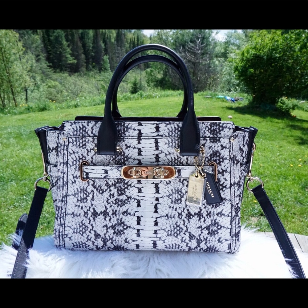 ❌Sold❌Coach Swagger 27 exotic embossed leather