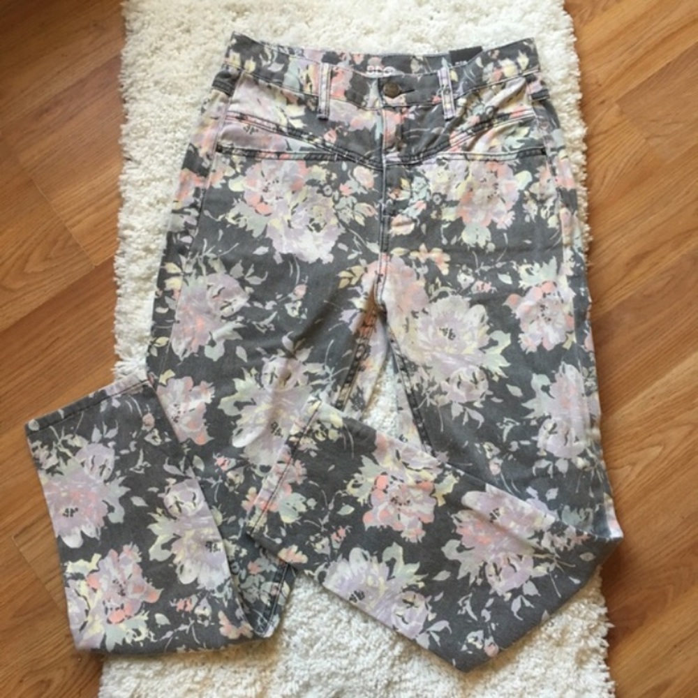 Floral pants. Size 26 W.