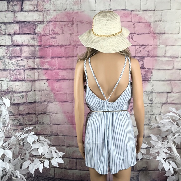 🎉HP 06/27/17🎉💥FIRM💥NEW Stripped Romper - Picture 2 of 4