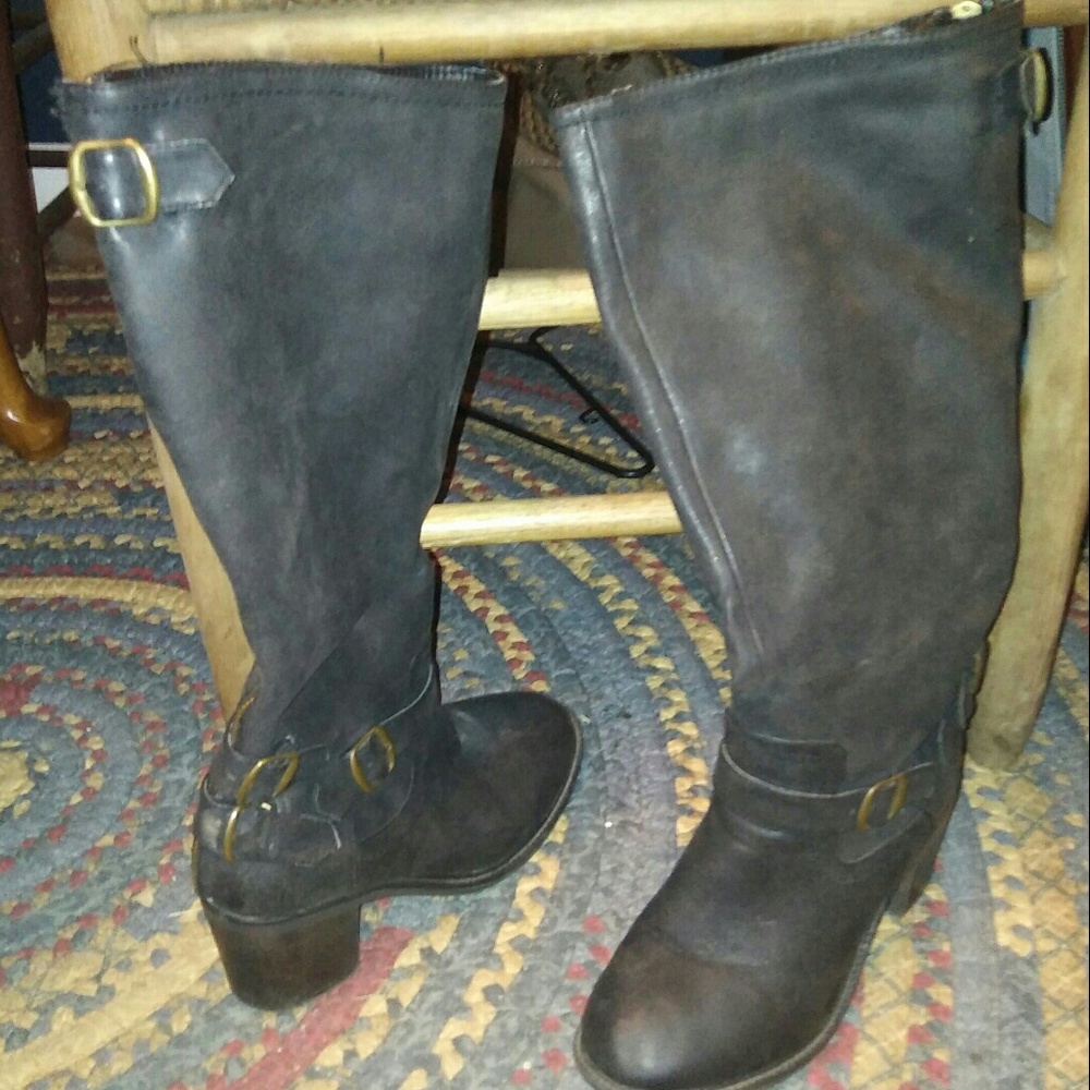 TALL BLACK BOOT