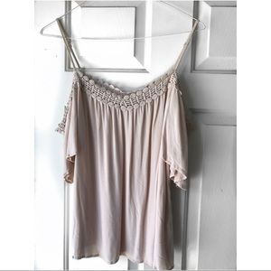 Off the shoulder Creme Top 🕊