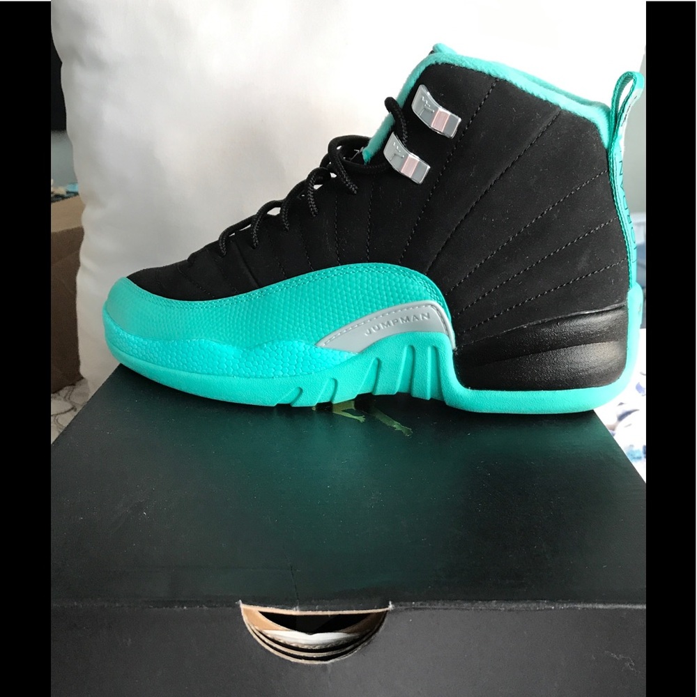 Air Jordan Retro 12 black & jade