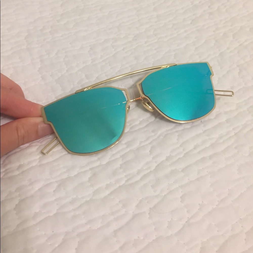 Stylish summer sunnies